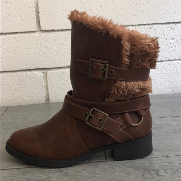 MOIST Tan Faux fur buckle ankle boot - Picture 2 of 6